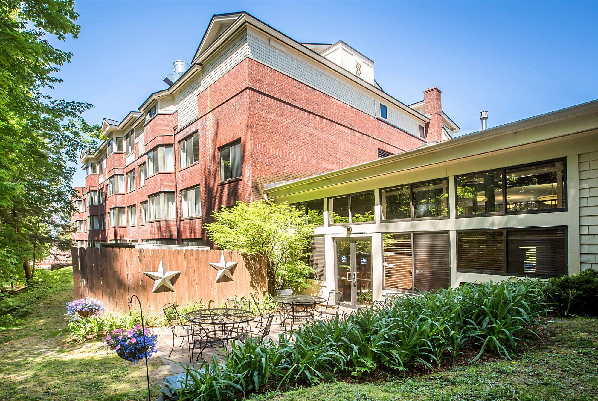 Comfort Suites South Burlington Near University Bagian luar foto