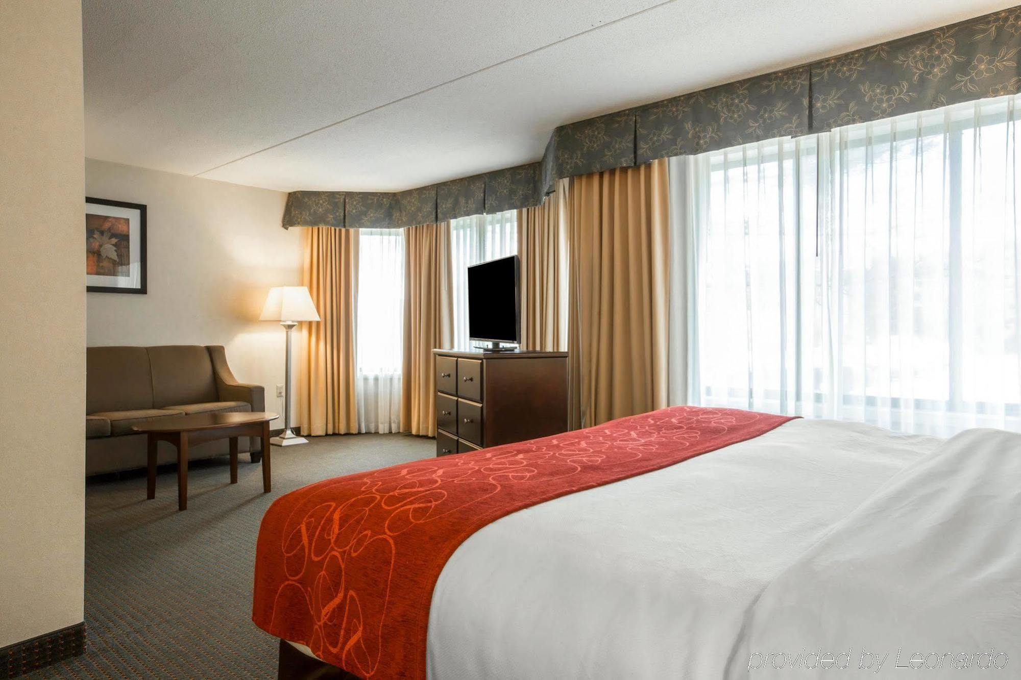 Comfort Suites South Burlington Near University Bagian luar foto