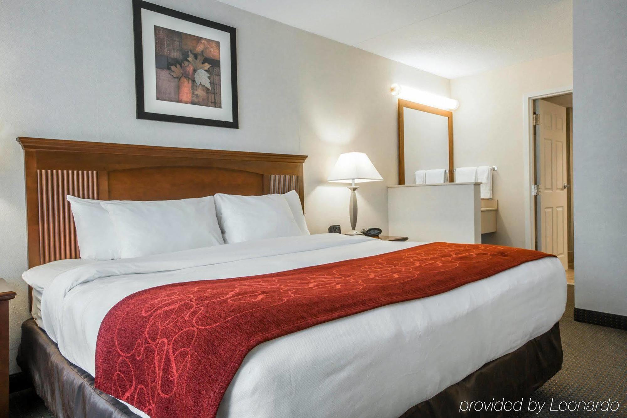 Comfort Suites South Burlington Near University Bagian luar foto