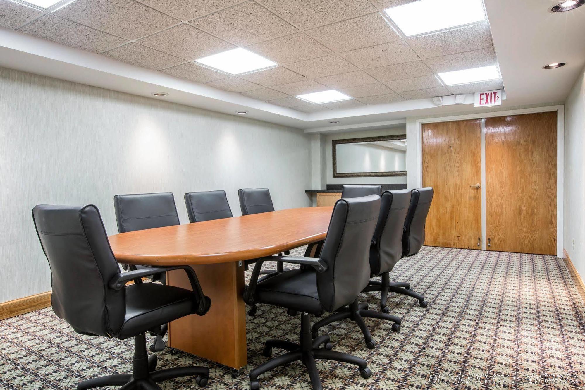 Comfort Suites South Burlington Near University Bagian luar foto
