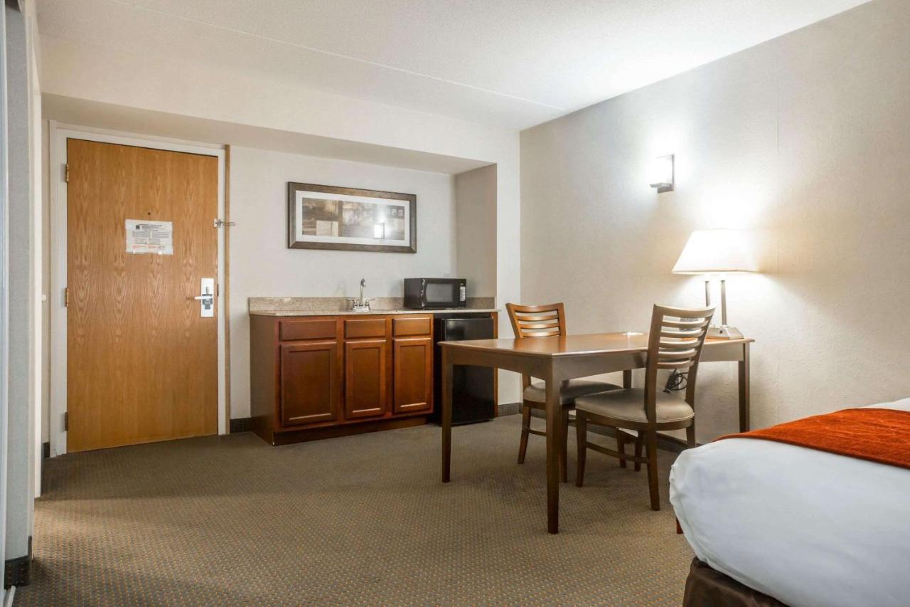 Comfort Suites South Burlington Near University Bagian luar foto