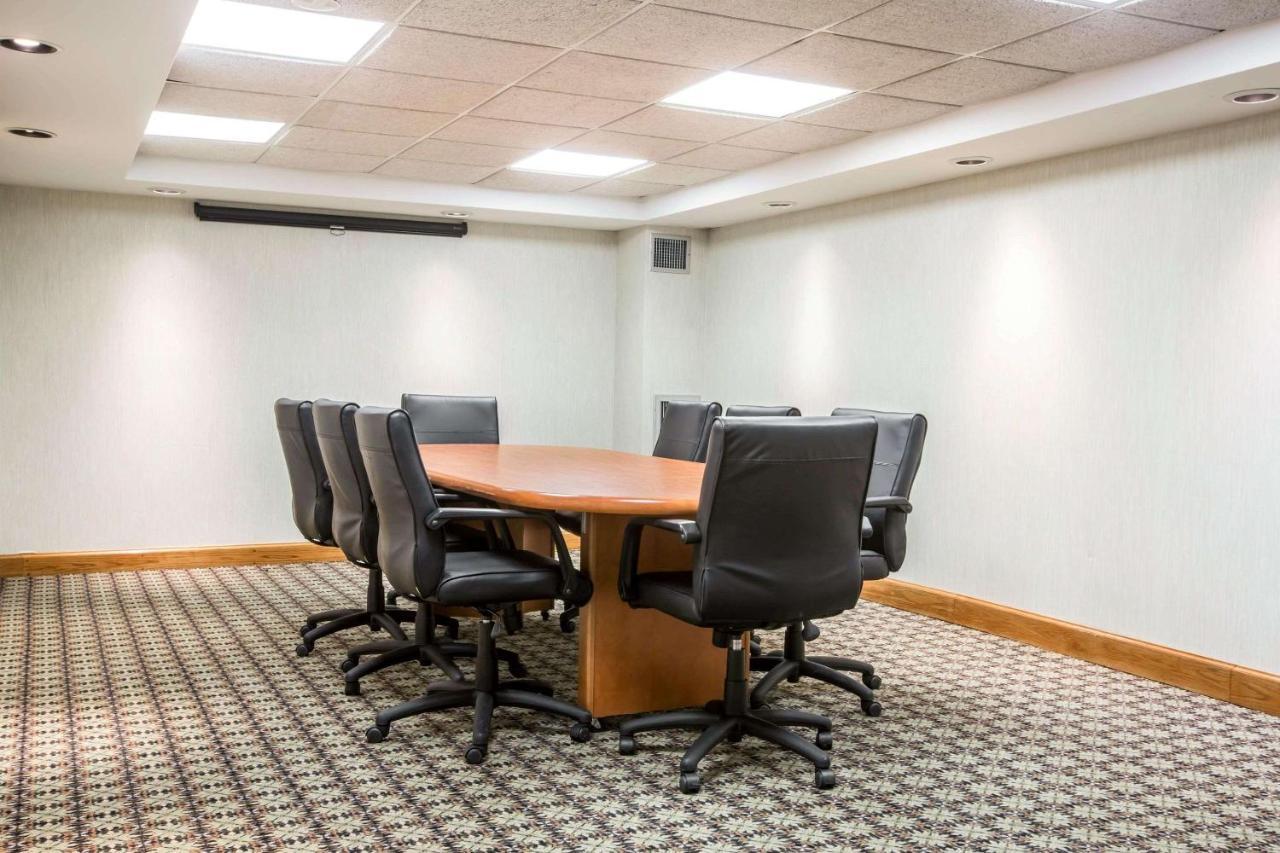Comfort Suites South Burlington Near University Bagian luar foto