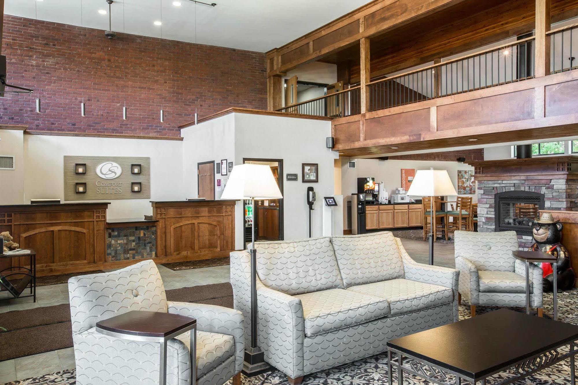 Comfort Suites South Burlington Near University Bagian luar foto