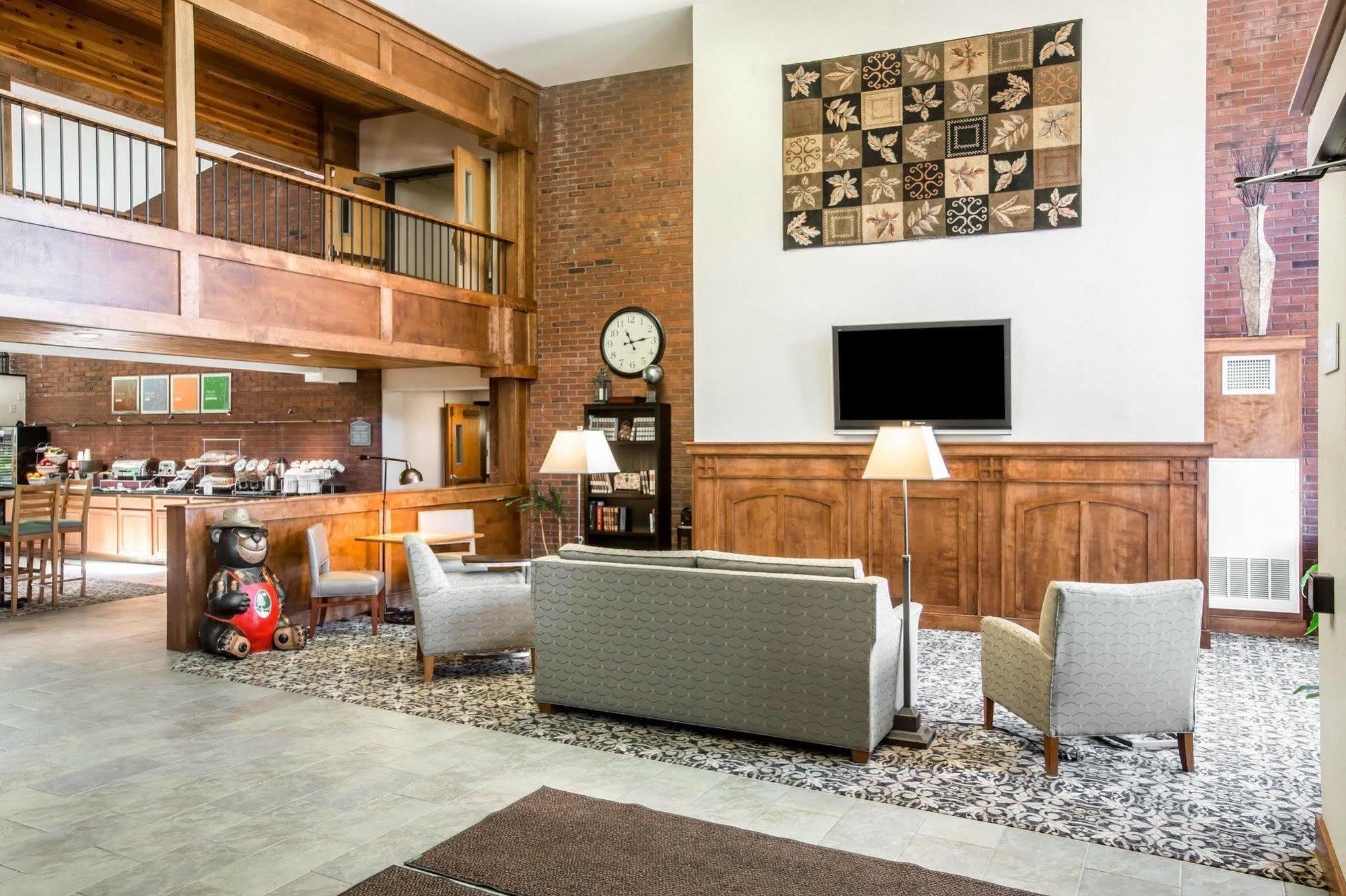 Comfort Suites South Burlington Near University Bagian luar foto