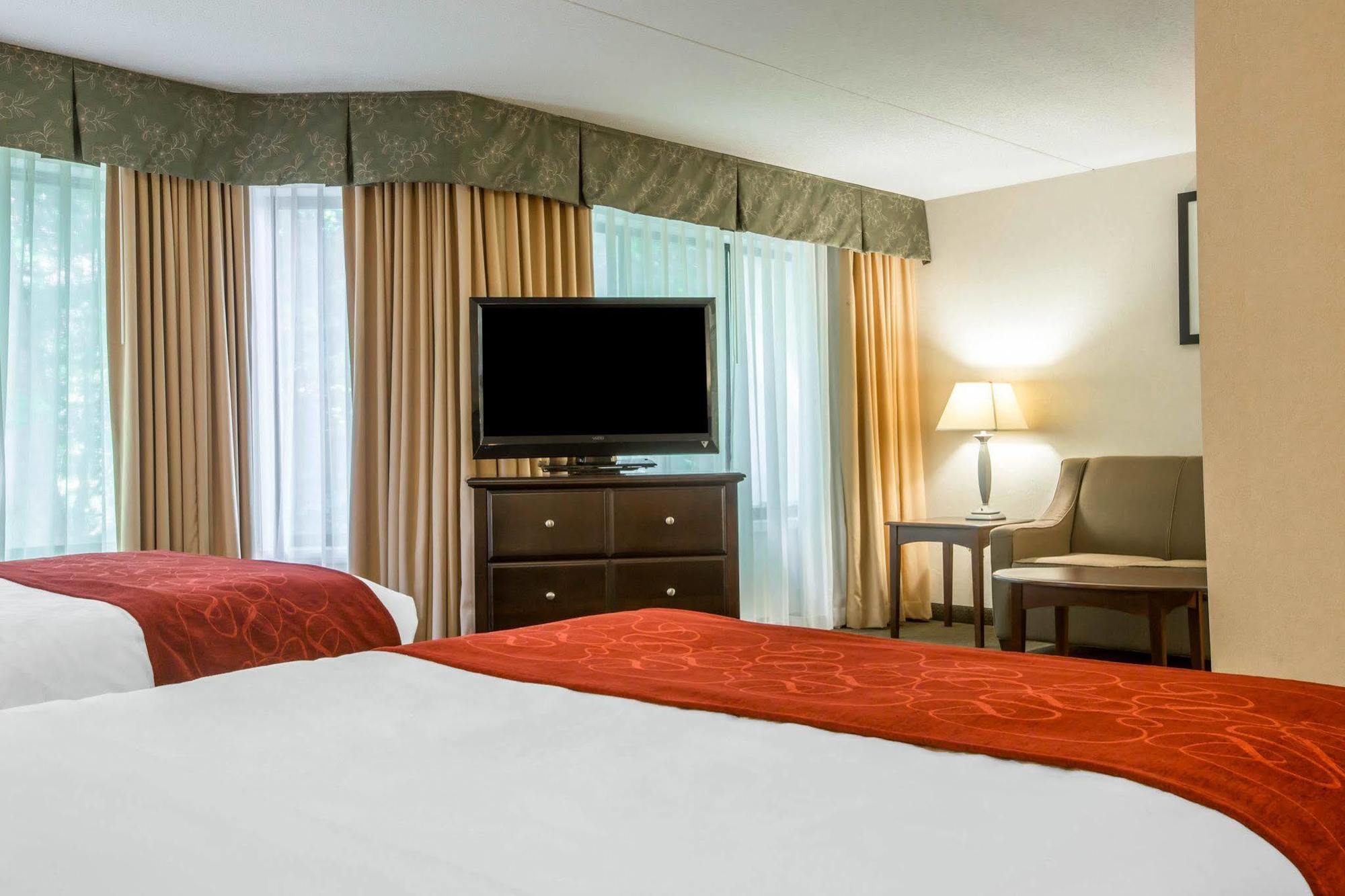 Comfort Suites South Burlington Near University Bagian luar foto